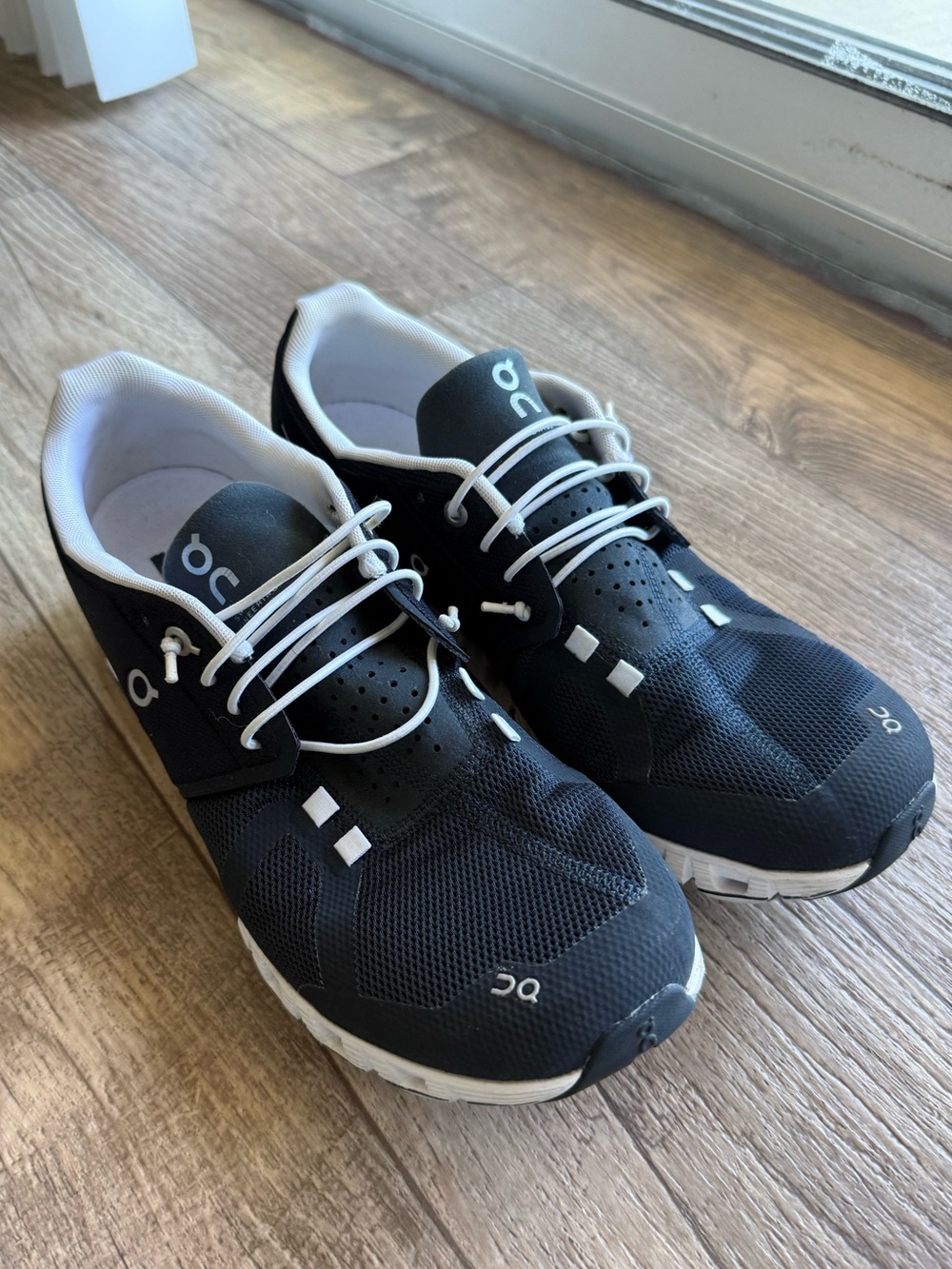 On Running Cloud Sneakers in blue and White - Picture 3 of 7
